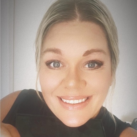 Meet your Posher, Gretchen - Picture 1 of 1